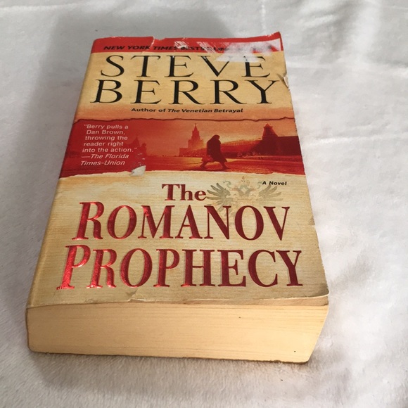 Lot of 3 paperback books. Four to Score, The Dead Room, & The Romanov Prophecy - Picture 6 of 7